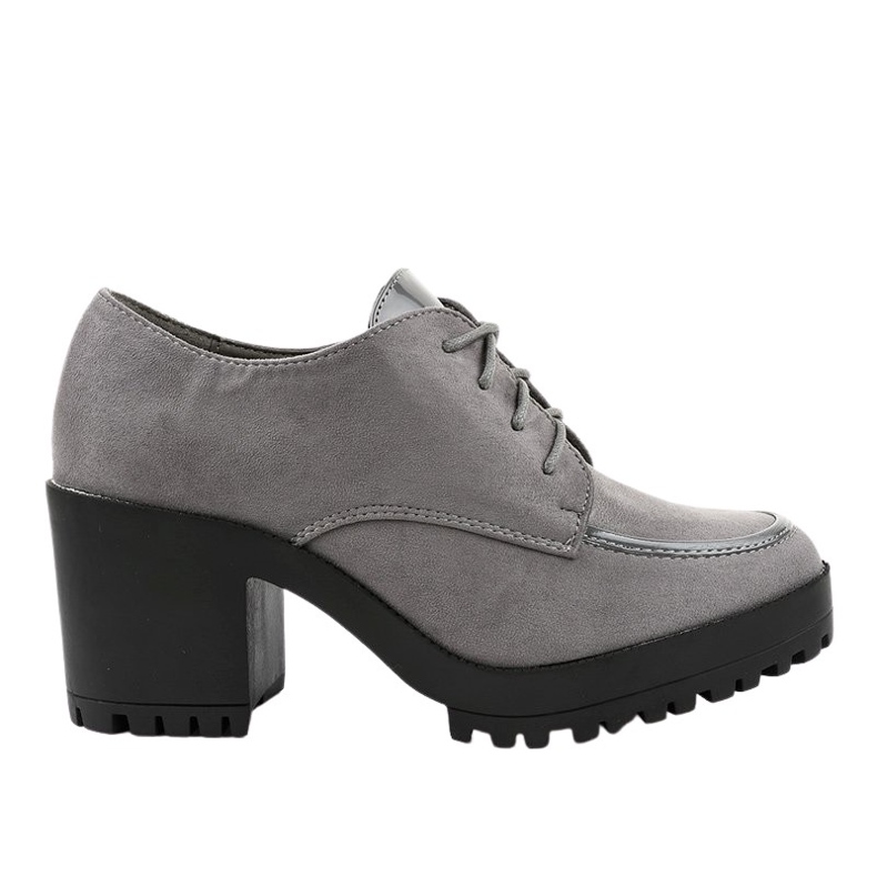 Harmaat saappaat massiivisessa HQ651 -pylväässä