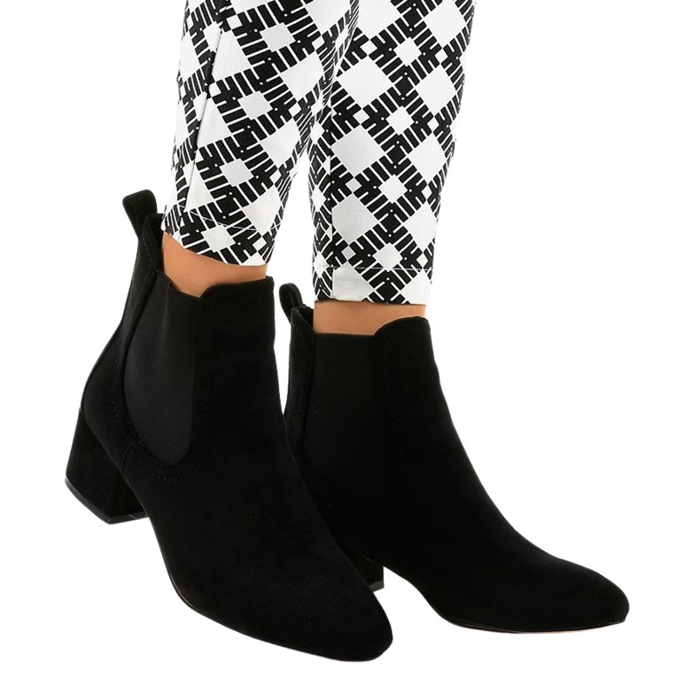 Mustat nilkkurit, joissa joustava 8012-PA