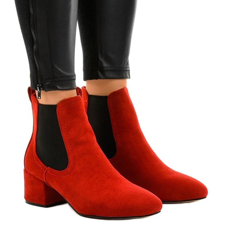 Punaiset nilkkurit, joissa joustava 8012-PA punainen