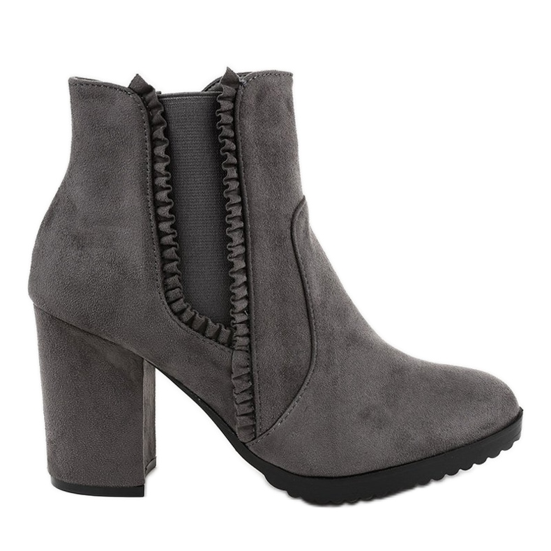 Harmaat mokkakengät A-762-pylväässä