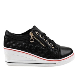 Mustat lenkkarit kiilassa LT-413B-1