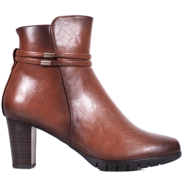 Klassiset saappaat postissa ruskea