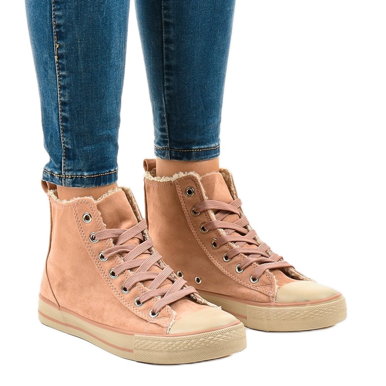 Vaaleanpunaiset eristetyt lenkkarit T-040 musta