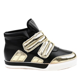 Mustat eristetyt lenkkarit kiilassa GF-ZM26