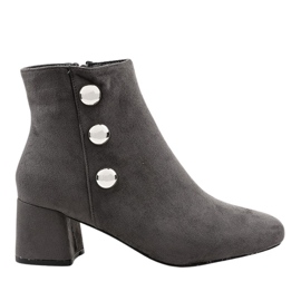 Harmaat mokkakengät L068 -pylväässä