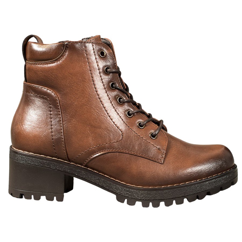 Filippo Trappers alustalla ruskea