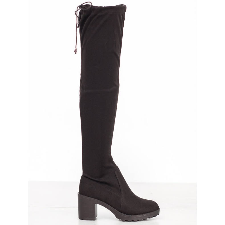 Small Swan Mokkanaiset muskettisoturit pylväässä musta