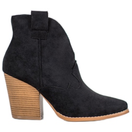 Mokkanahkaiset saappaat pylväässä musta