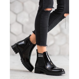 SHELOVET Urheilutossut alustalla musta