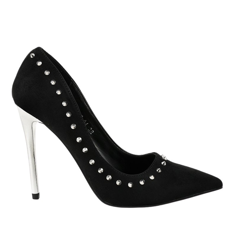 Mustat pumput NF-04-kantapäässä