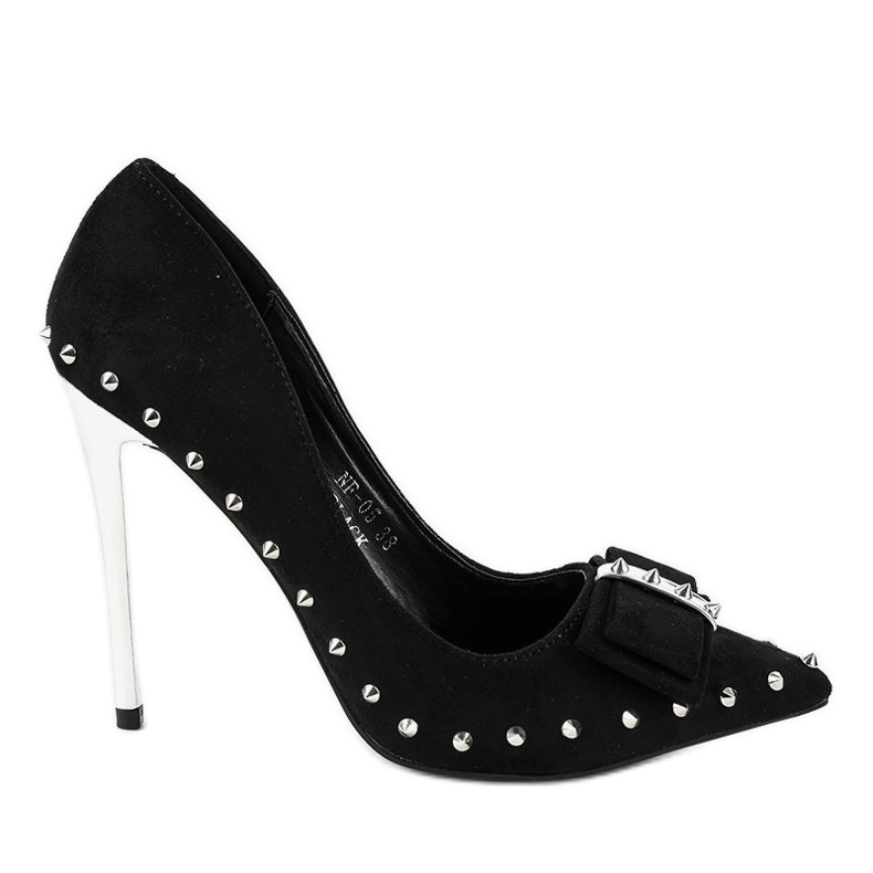 Mustat pumput NF-05-kantapäässä