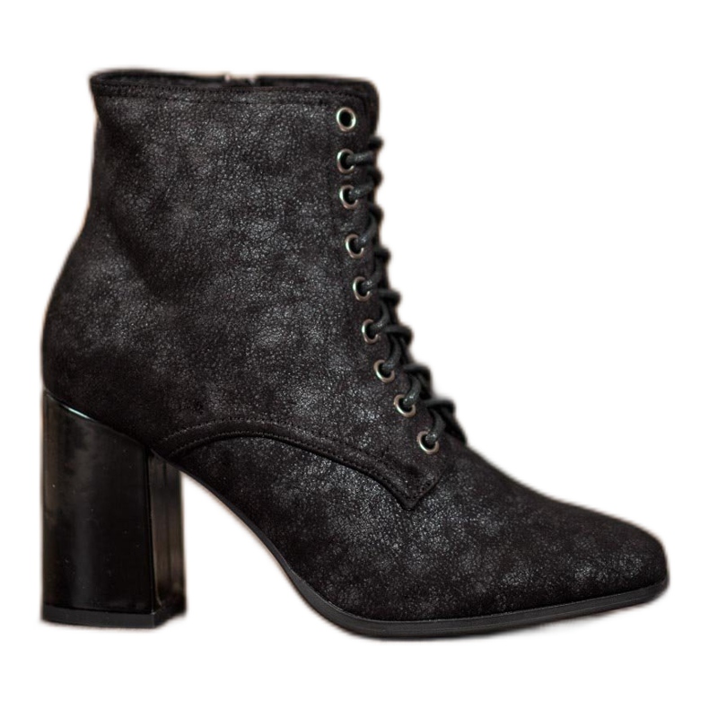 Kylie Sidotut saapikkaat postissa musta