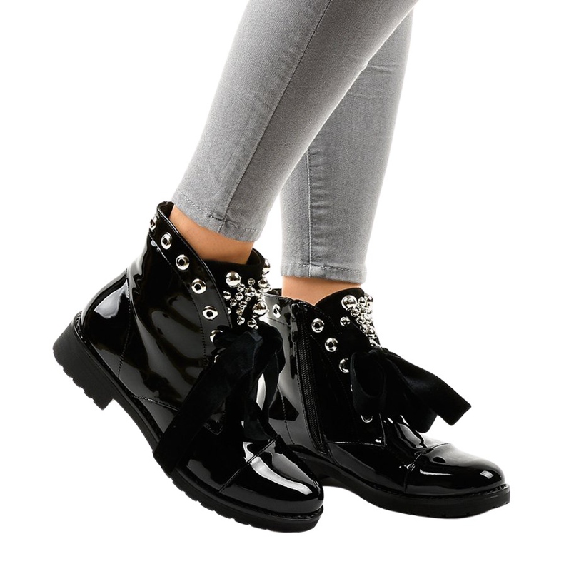 Mustat lakatut eristetyt saappaat A3320EA