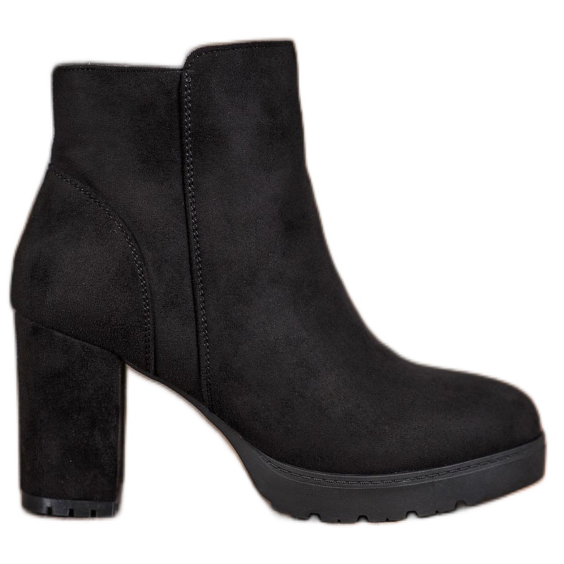 Super Mode Muodikkaat saappaat postauksessa musta