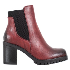 M.Daszyński Mukavat saappaat pylväässä punainen M.Daszyński Mukavat saappaat pylväässä punainen