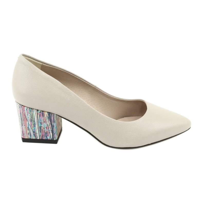 Kaniowski pumppaa koristeelleen 0205 beige