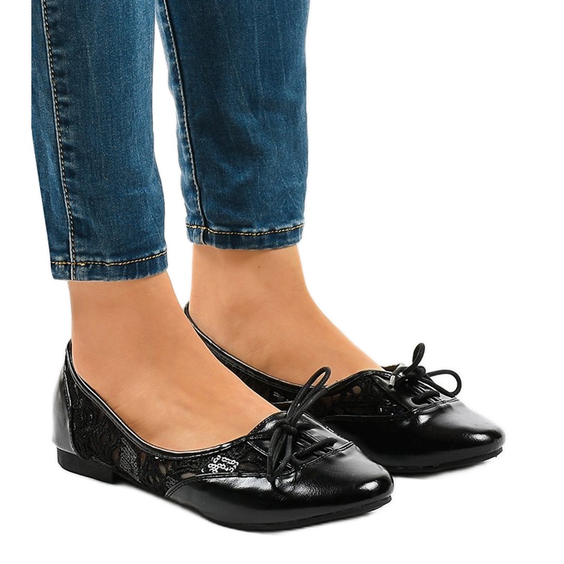 Mustat, aukkoiset nauhat ballerinat 61305