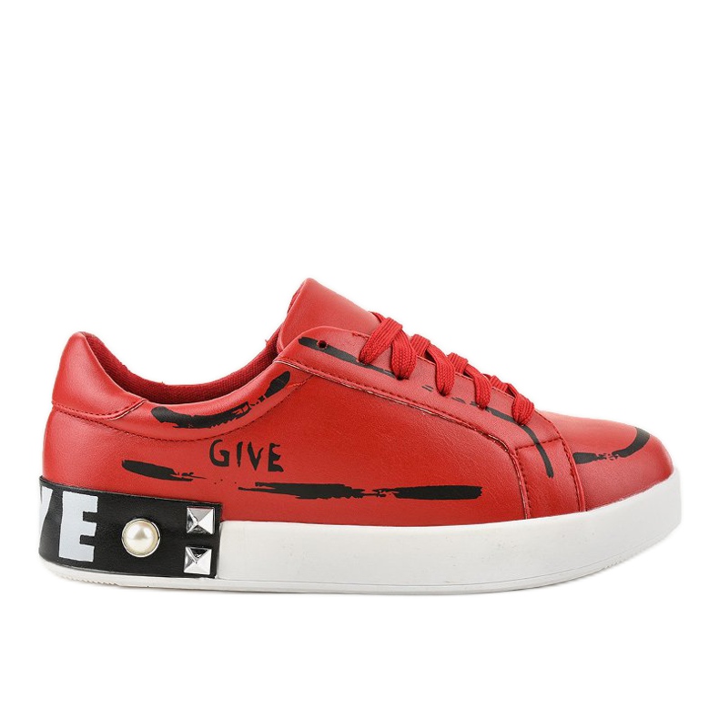 Punaiset lenkkarit koristeltu G272 -nastoilla punainen