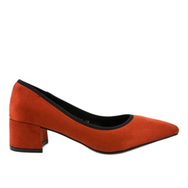 Punaiset mokkapumput L436 -pilarissa punainen