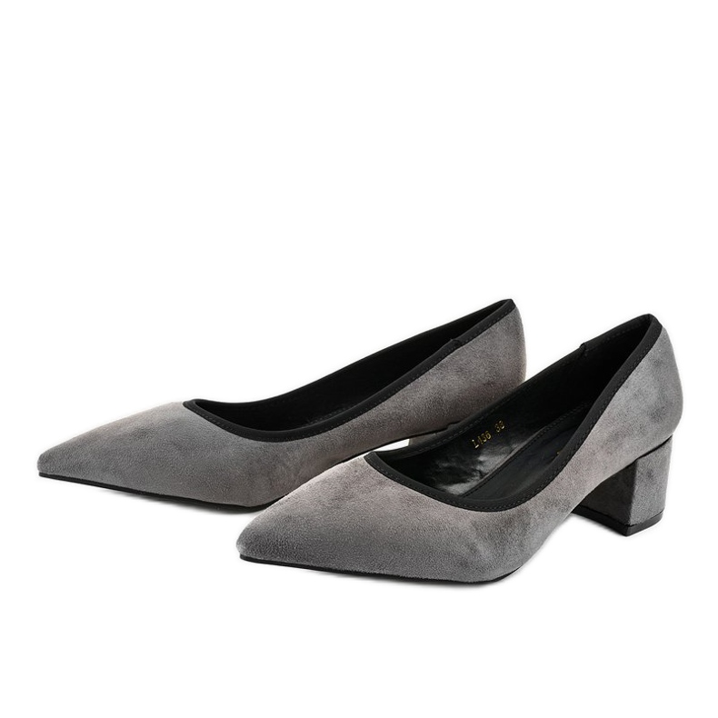 Harmaat mokkapumput L436 -pilarissa keltainen