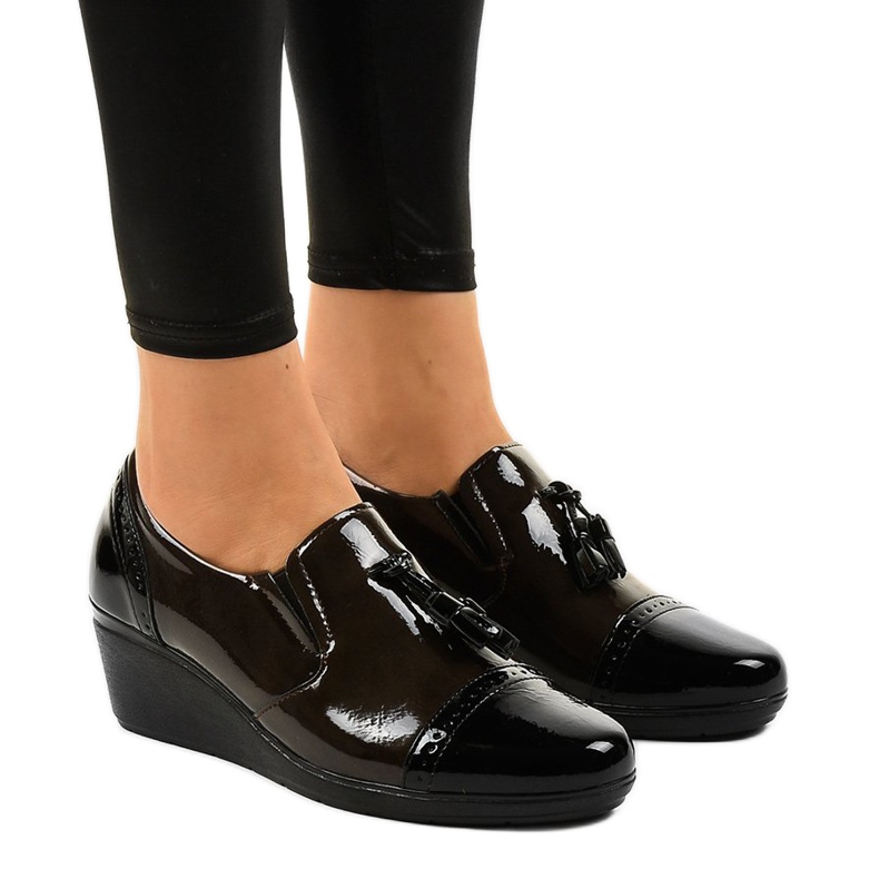 Mustat kiilakengät 7-9022