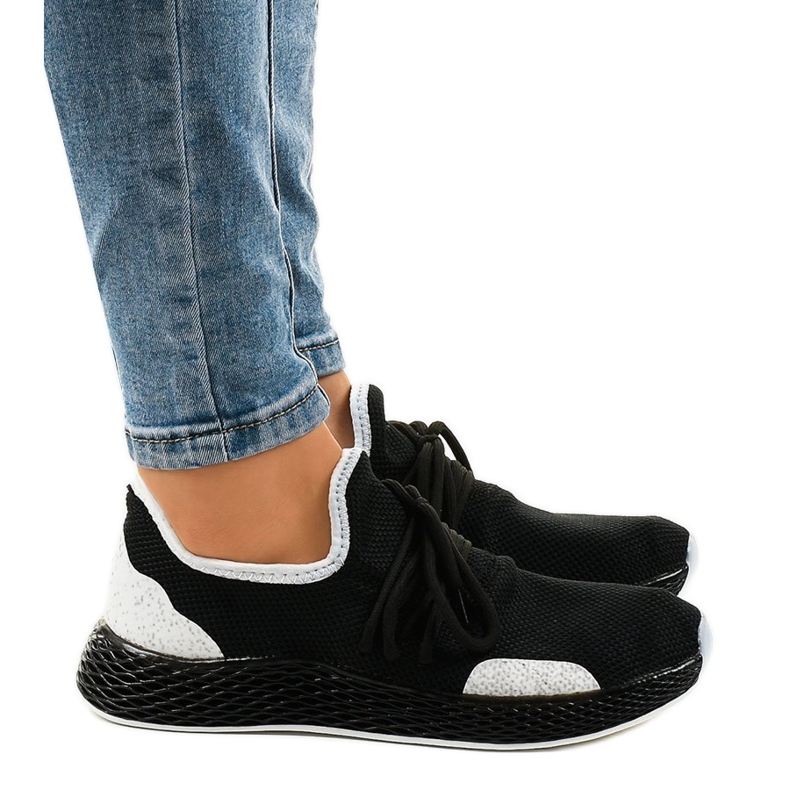 Mustat naisten urheilukengät B-6851