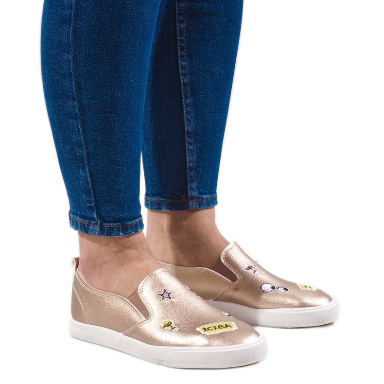 Kultaiset lenkkarit G82-5-tulosteilla kultainen