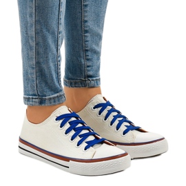 Klassiset valkoiset matalat tennarit W03 valkoinen