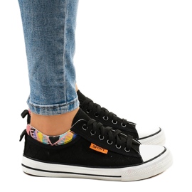 Mustat klassiset lenkkarit W11