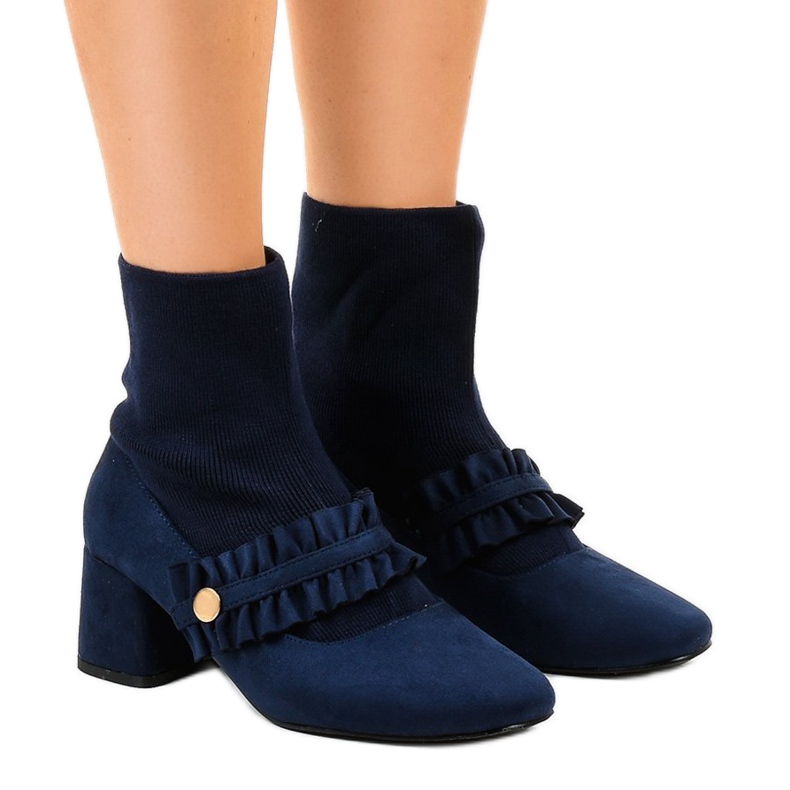 Tummansininen veluuripumppu JM8118Y -pylväässä laivastonsininen