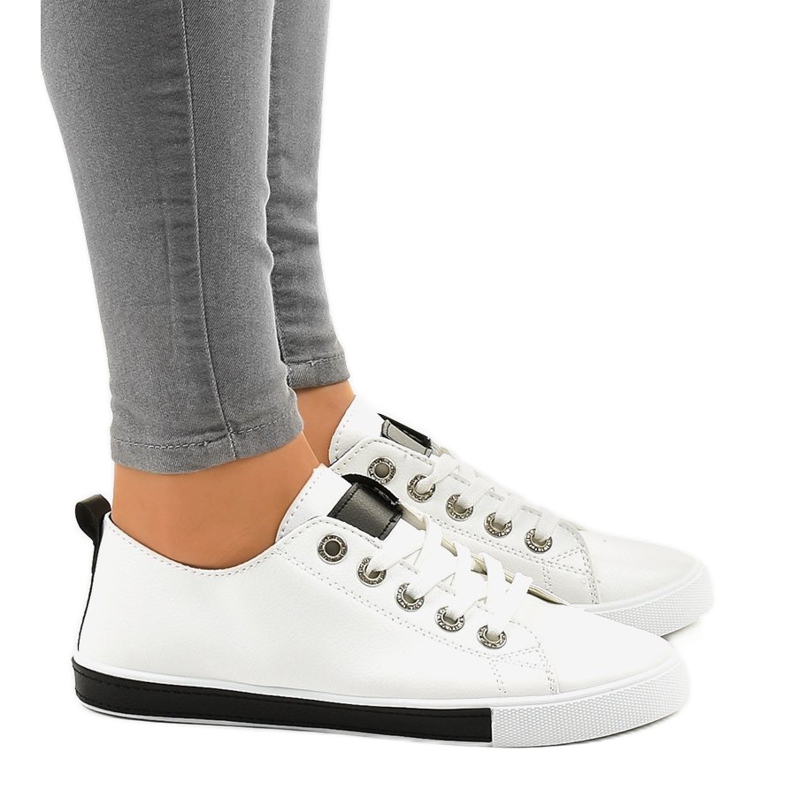 1016 valkoista klassista lenkkaria valkoinen musta