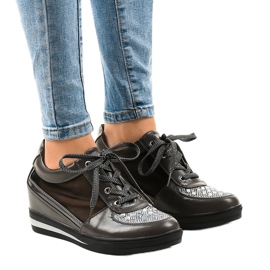 Harmaat mesh-lenkkarit kiilassa TL-29