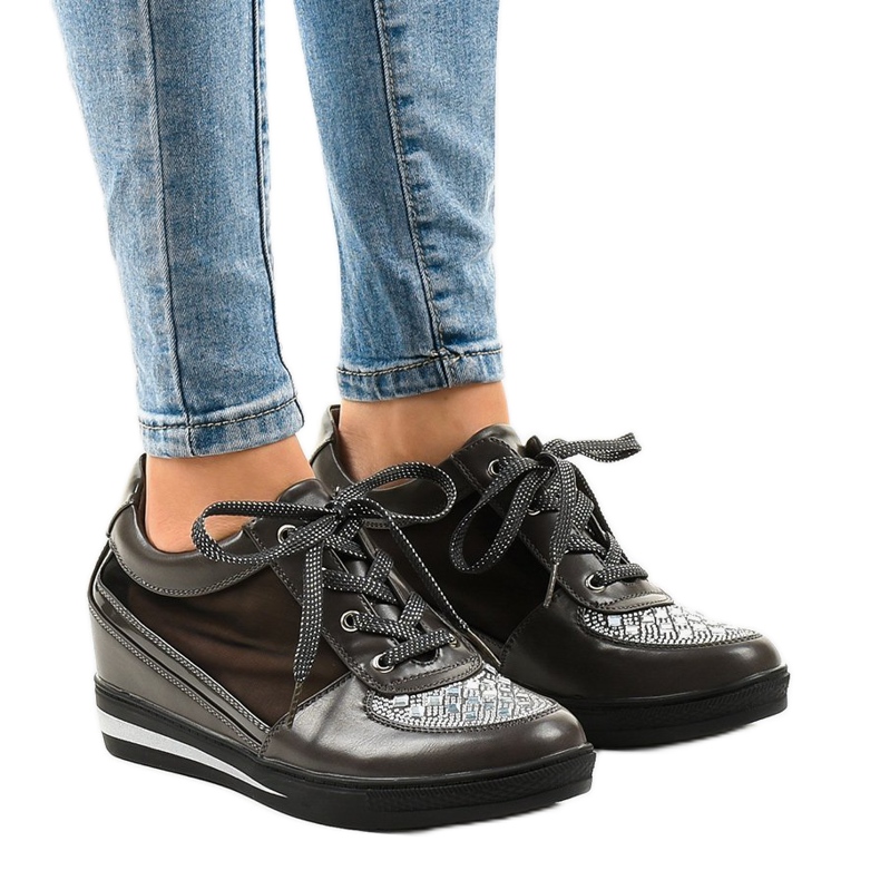 Harmaat mesh-lenkkarit kiilassa TL-29