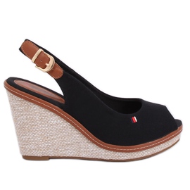 Mustat sandaalit kiilakorolla R132P Musta