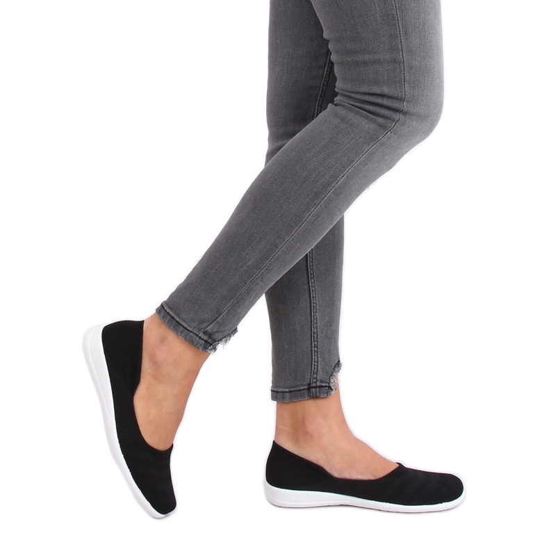 IC03 mustat verkkobaleriinit