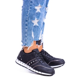 EVE Mustat urheilukengät, joissa nastat 8SP30-0449