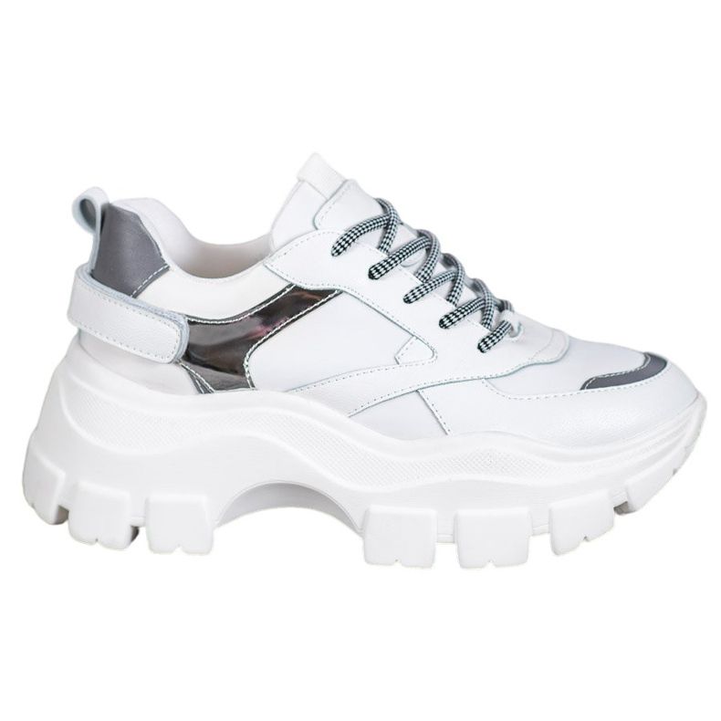 Weide Valkoiset lenkkarit lavalla valkoinen