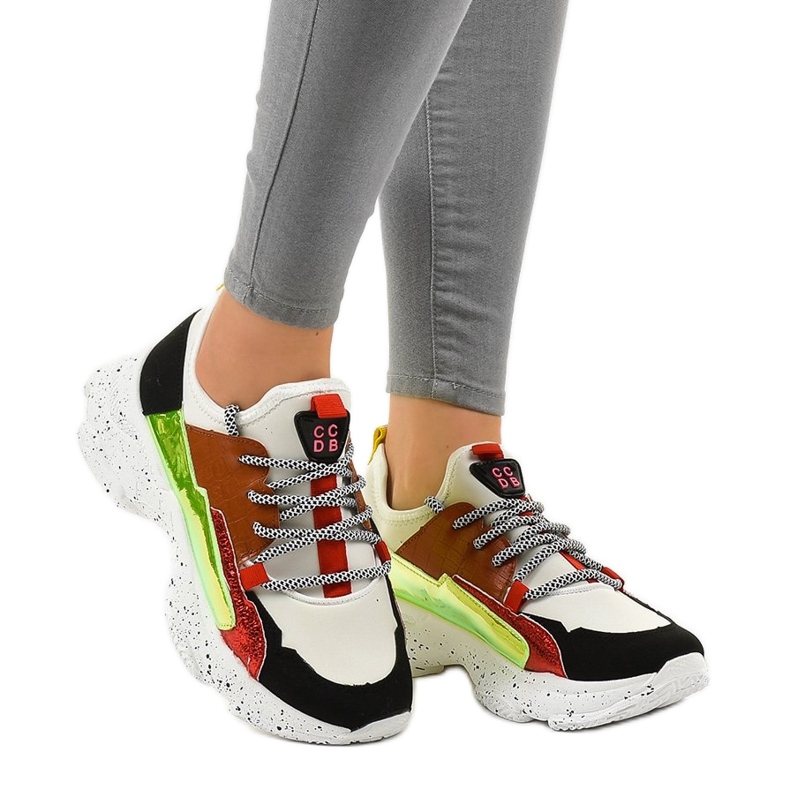 Valkoiset urheilukengät, joissa HL-03 valkoinen