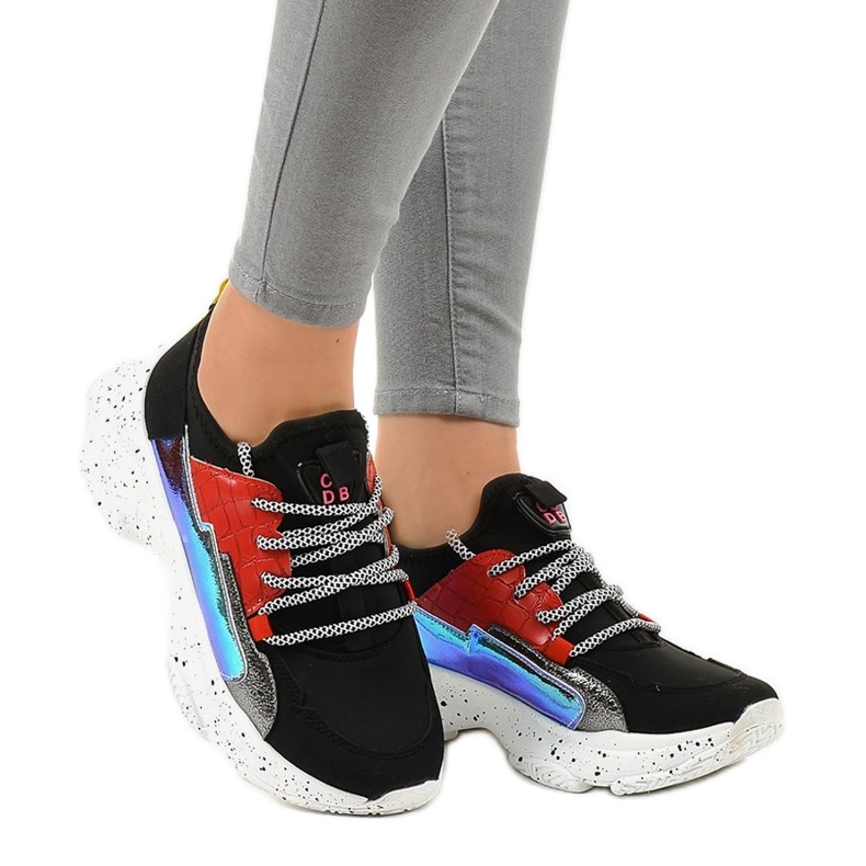 Mustat lenkkarit koristeltu HL-03: lla