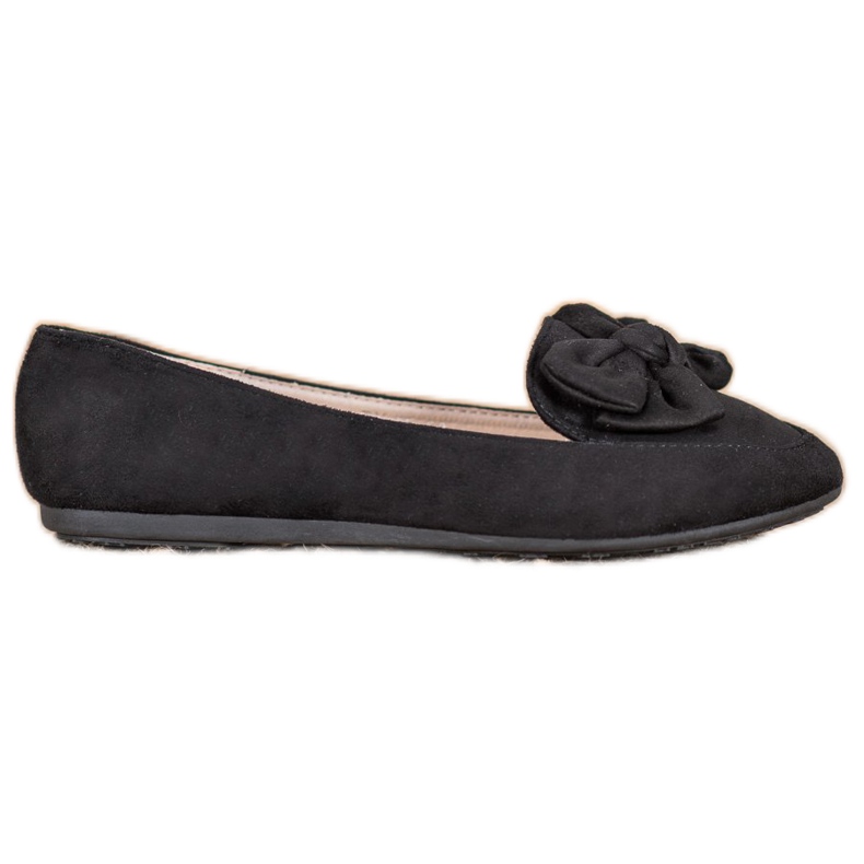 Ch. Creation Suede Lords jousella musta