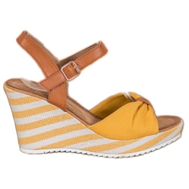 Goodin Keltaiset sandaalit kiilassa ruskea keltainen Goodin Keltaiset sandaalit kiilassa ruskea keltainen