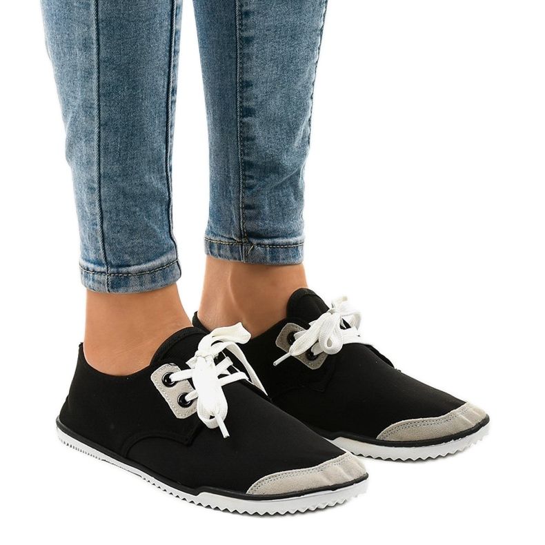 Mustat BO-6 lenkkarit