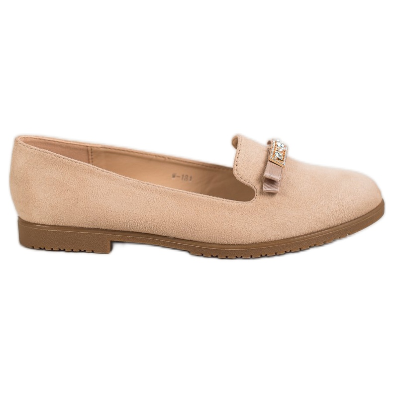 Miss Laura Lords With Ornament ruskea