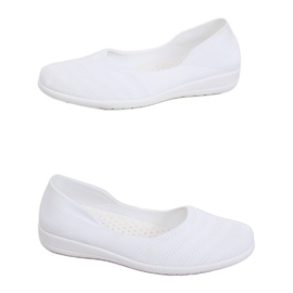 IC03 Valkoiset ballerinat valkoinen