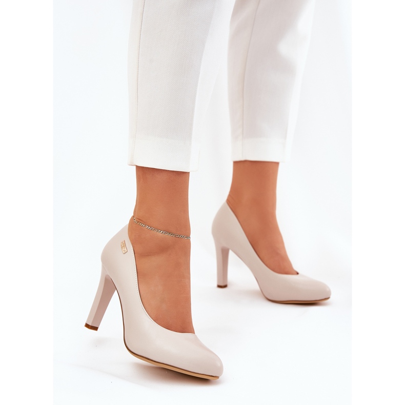 Naisten pumput harmaalla postilla Sergio Leone