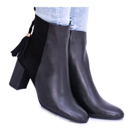 Mustat naisten saappaat kantapäässä Laura Messi 1821