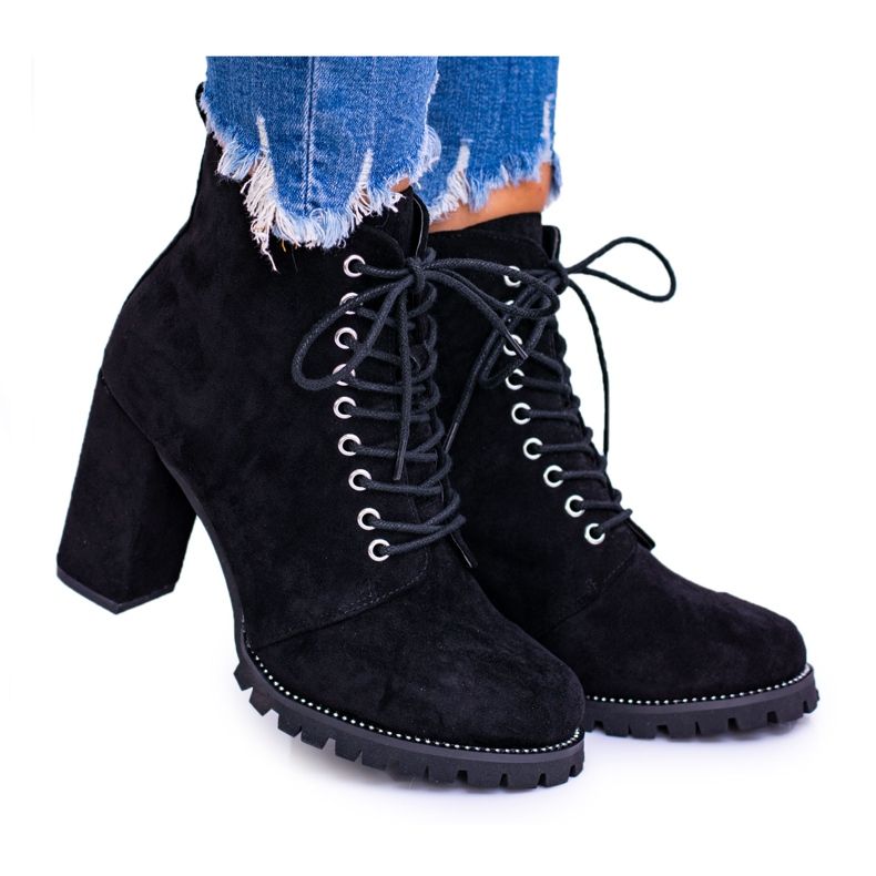Lu Boo Black Suede Boots postitse Halsey Rhinestonesin kanssa musta