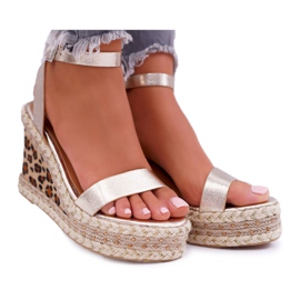 Naisten sandaalit Lu Boo On Wedge Linen Golden Shiran kultainen