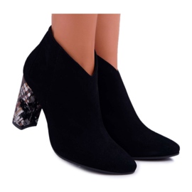 Mustat tyylikkäät mokkanahkakengät napaisella Laura Messi 2047