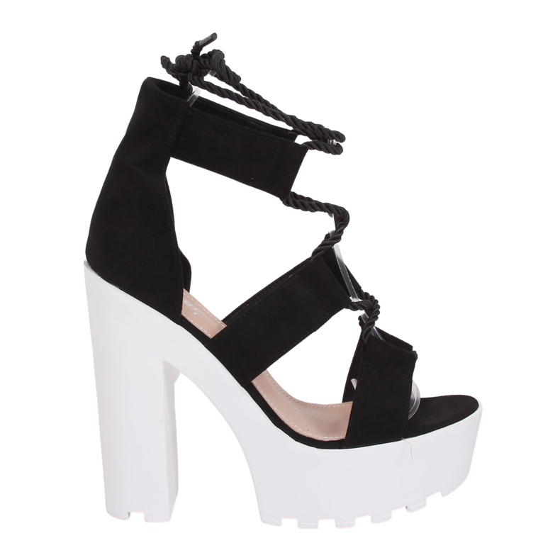 Mustat sandaalit alustalla NS120 Black